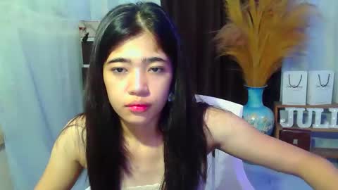 Snapshot of pinaycutie_sylvia chatting on October 2025 11:53:01 PM Via online show from October 2025 11:53:01 PM