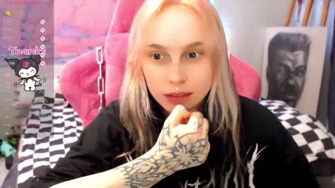 Snapshot of pineapple_dope chatting on February 2026 06:06:02 PM Nancy online show from February 2026 06:06:02 PM