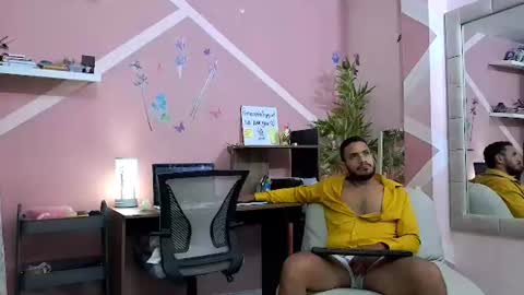 Snapshot of pineappleflipped chatting on July 2026 02:04:02 AM pineappleflipped online show from July 2026 02:04:02 AM