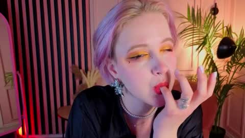 Luna online show from November 2025 06:12:02 AM