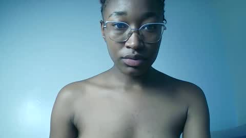 Snapshot of pinkaura_ chatting on April 2026 05:41:02 AM PinkyAura online show from April 2026 05:41:02 AM