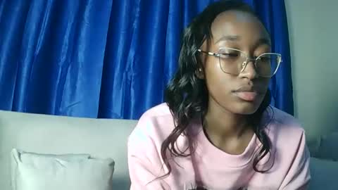 Snapshot of pinkaura_ chatting on May 2026 10:15:02 PM PinkyAura online show from May 2026 10:15:02 PM