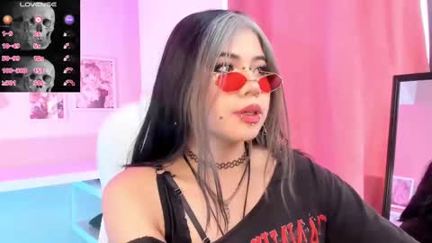 Snapshot of pinkk_demon chatting on October 2025 02:12:02 PM PINKK online show from October 2025 02:12:02 PM