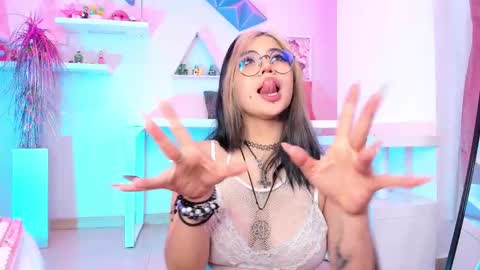 Snapshot of pinkk_demon chatting on October 2025 02:06:02 PM PINKK online show from October 2025 02:06:02 PM