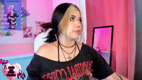 Snapshot of pinkk_demon chatting on November 2025 01:22:01 PM PINKK online show from November 2025 01:22:01 PM