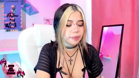 Snapshot of pinkk_demon chatting on November 2025 02:16:02 PM PINKK online show from November 2025 02:16:02 PM