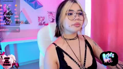 Snapshot of pinkk_demon chatting on November 2025 02:07:01 PM PINKK online show from November 2025 02:07:01 PM