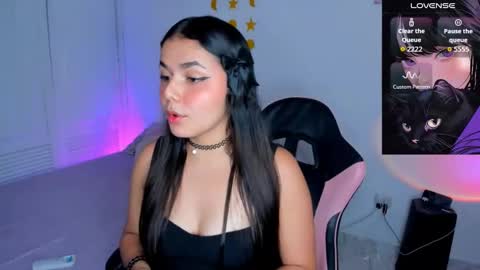 Sarah .. online show from November 2025 07:13:01 PM