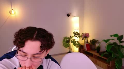 Li long hair and Rude short hair online show from April 2026 08:57:01 PM