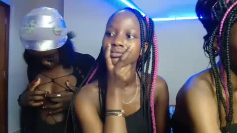 Snapshot of pinky_niela chatting on November 2025 04:13:02 AM Pinky online show from November 2025 04:13:02 AM