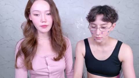 Snapshot of pinkylovers chatting on July 2026 01:48:01 PM Li long hair and Ru short hair online show from July 2026 01:48:01 PM