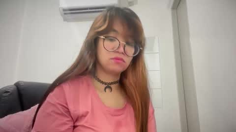 Snapshot of pinkyrosexx chatting on April 2026 04:17:01 AM Rose online show from April 2026 04:17:01 AM
