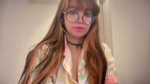 Snapshot of pinkyrosexx chatting on May 2026 08:28:02 PM Rose online show from May 2026 08:28:02 PM
