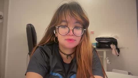 Snapshot of pinkyrosexx chatting on May 2026 12:16:01 AM Rose online show from May 2026 12:16:01 AM