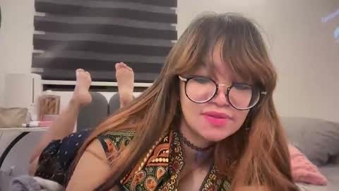 Snapshot of pinkyrosexx chatting on May 2026 04:31:02 AM Rose online show from May 2026 04:31:02 AM