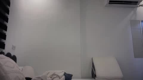 Snapshot of pinkyrosexx chatting on June 2026 01:19:01 AM Rose online show from June 2026 01:19:01 AM