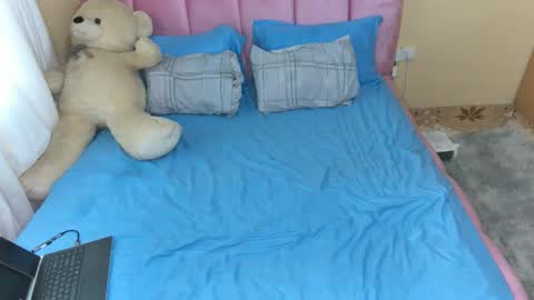 Snapshot of pinkysmiles chatting on November 2025 12:11:01 PM Pinky online show from November 2025 12:11:01 PM