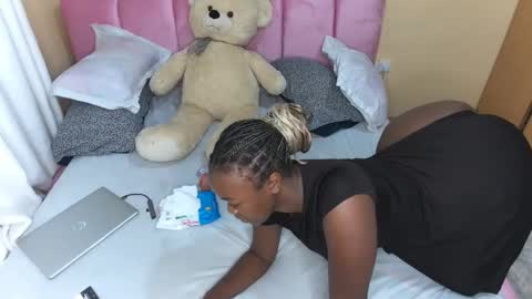 Snapshot of pinkysmiles chatting on November 2025 04:11:01 AM Pinky online show from November 2025 04:11:01 AM