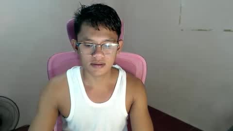 Snapshot of pinoy_palaeutxxx chatting on April 2026 03:18:02 PM roy online show from April 2026 03:18:02 PM