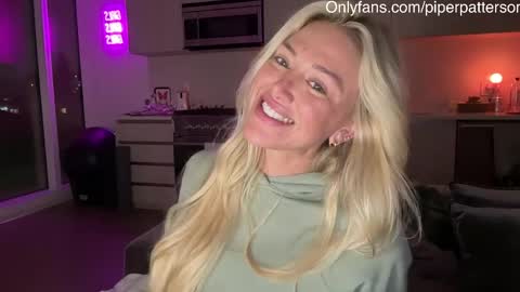 Snapshot of piper_patterson chatting on June 2026 05:56:01 AM PipinPiper online show from June 2026 05:56:01 AM