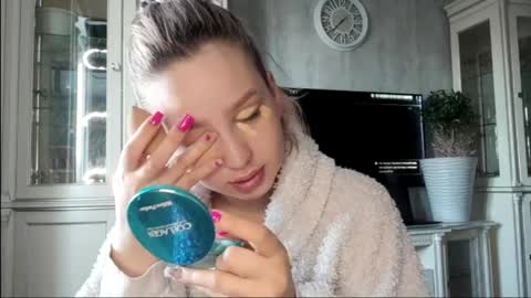 Caroline online show from April 2026 02:42:02 AM