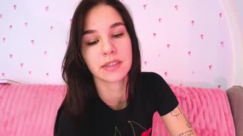 Snapshot of pixie_molly chatting on February 2026 02:59:01 AM Molly online show from February 2026 02:59:01 AM