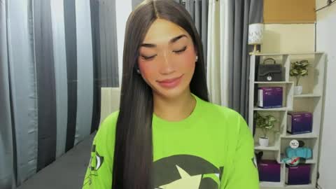 pixiedoll_ online show from June 2026 07:24:02 AM