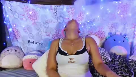 PixieLuxXx online show from April 2026 09:52:01 PM