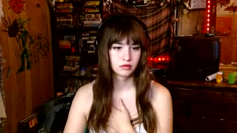 Izzy online show from November 2025 01:22:02 PM