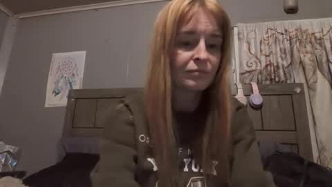 Snapshot of pizzedwife chatting on May 2026 02:28:01 AM pizzedwife online show from May 2026 02:28:01 AM
