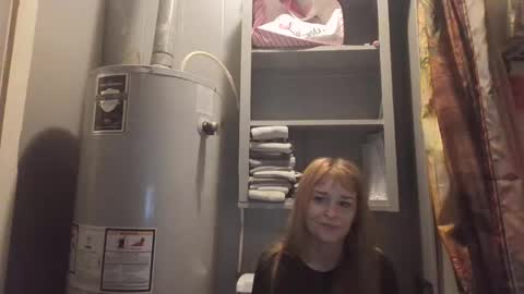 Snapshot of pizzedwife chatting on May 2026 12:46:01 PM pizzedwife online show from May 2026 12:46:01 PM