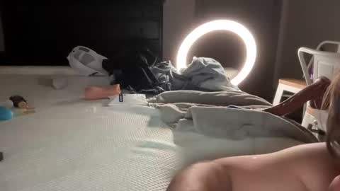 PeggedBiGuy online show from December 2025 06:23:01 AM