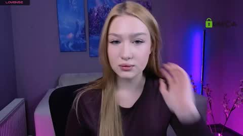 Sophie online show from November 2025 08:25:02 PM