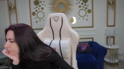 Lana online show from October 2025 11:36:01 AM