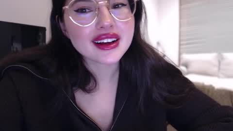 Snapshot of playnofuckinggames chatting on December 2025 10:05:01 PM Mary online show from December 2025 10:05:01 PM