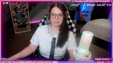 Snapshot of plutoprincess69 chatting on September 2025 04:05:02 AM Pluto Princess online show from September 2025 04:05:02 AM