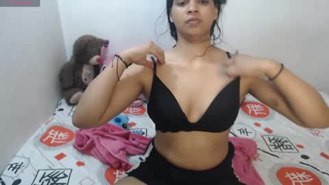 Snapshot of pocahontas_princess__ chatting on May 2026 02:35:01 PM Pocahontas online show from May 2026 02:35:01 PM