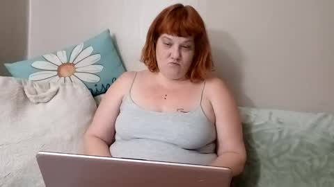 Snapshot of poisonivyvixen chatting on January 2025 03:43:02 AM Poison Ivy online show from January 2025 03:43:02 AM