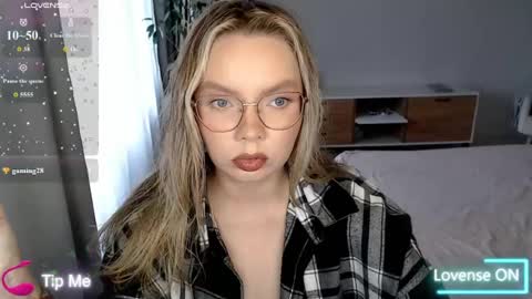 Snapshot of polinajones chatting on June 2026 01:59:02 PM PolinaJones online show from June 2026 01:59:02 PM