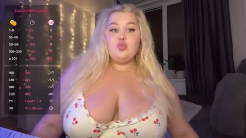 polly_cuteee online show from September 2025 07:57:01 PM
