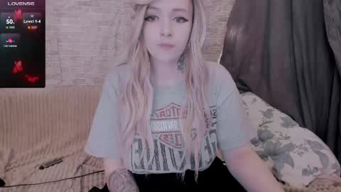 Snapshot of polly_wow chatting on May 2026 08:09:01 AM Polly online show from May 2026 08:09:01 AM