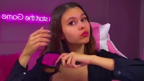 Polly online show from October 2025 06:18:02 PM