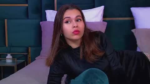 Snapshot of pollylanders chatting on July 2026 06:42:02 AM Polly online show from July 2026 06:42:02 AM