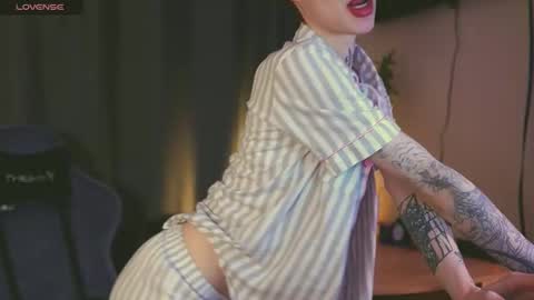 Megan.online  online show from February 2025 05:27:01 AM