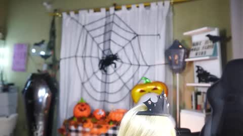 Snapshot of polvodeestrellas_ chatting on October 2025 01:55:02 AM - Help me Reach 100 thumbs up online show from October 2025 01:55:02 AM