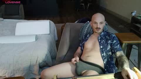 Snapshot of pompous_pirate chatting on March 2026 12:00:01 PM Pompous Pirates online show from March 2026 12:00:01 PM