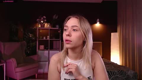 Snapshot of pooja_hegde chatting on October 2025 01:28:01 AM Eva online show from October 2025 01:28:01 AM