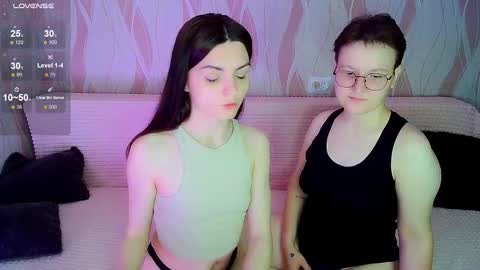 Snapshot of pornostendup chatting on September 2025 07:50:01 PM Ana and Tati online show from September 2025 07:50:01 PM