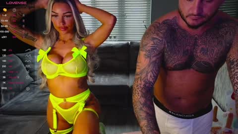 Snapshot of pornstar_couple22 chatting on December 2024 03:09:02 PM British Pornstar Couple online show from December 2024 03:09:02 PM