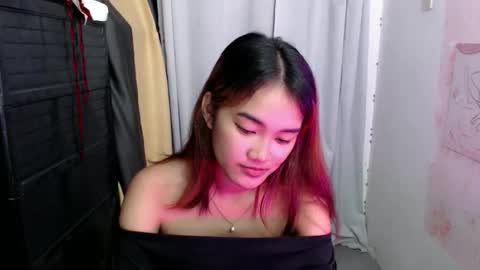Snapshot of pornstar_kia chatting on April 2026 03:32:01 PM pornstar_kia online show from April 2026 03:32:01 PM